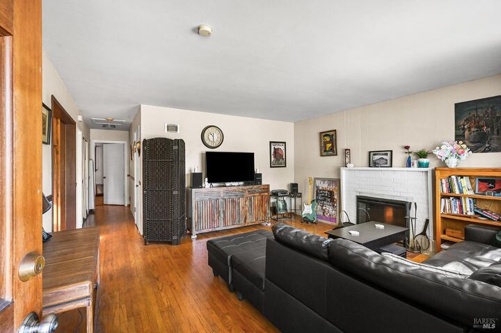 Property Photo:  613 Ashbury Avenue  CA 95404 