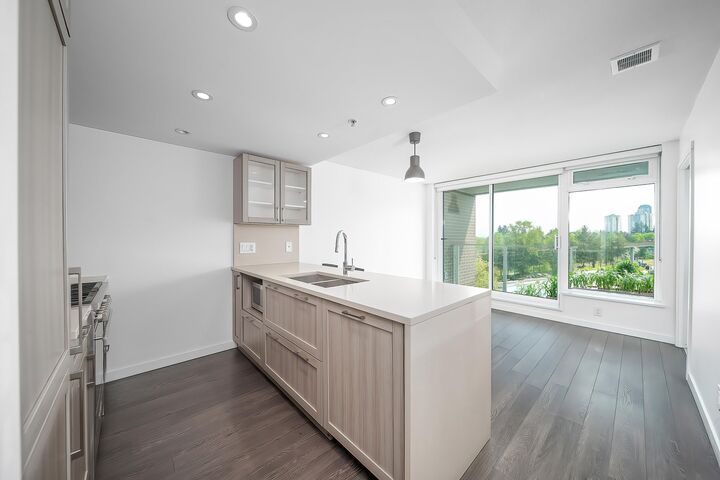 Property Photo: 5665 Boundary Road 915 BC V5R 0E4