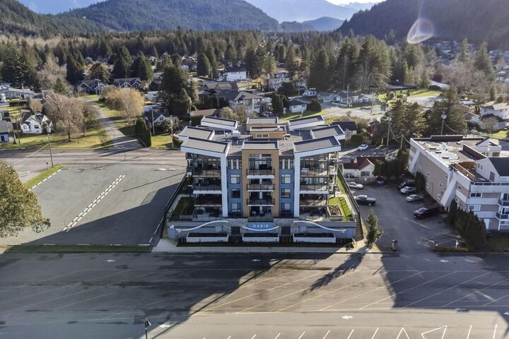 Property Photo: 470 Esplanade Avenue 307 BC V0M 1K0