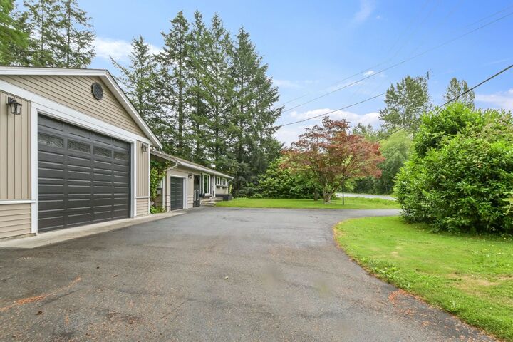 Property Photo: 32955 Dewdney Trunk Road BC V2V 6X6