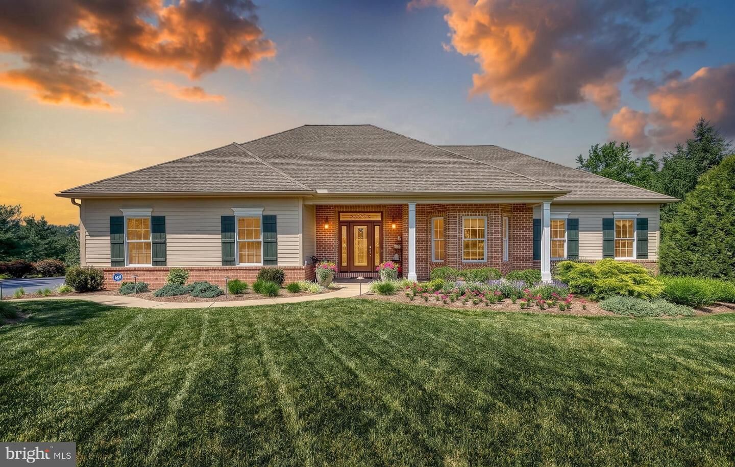 Property Photo: 105 Bellows Court PA 17339