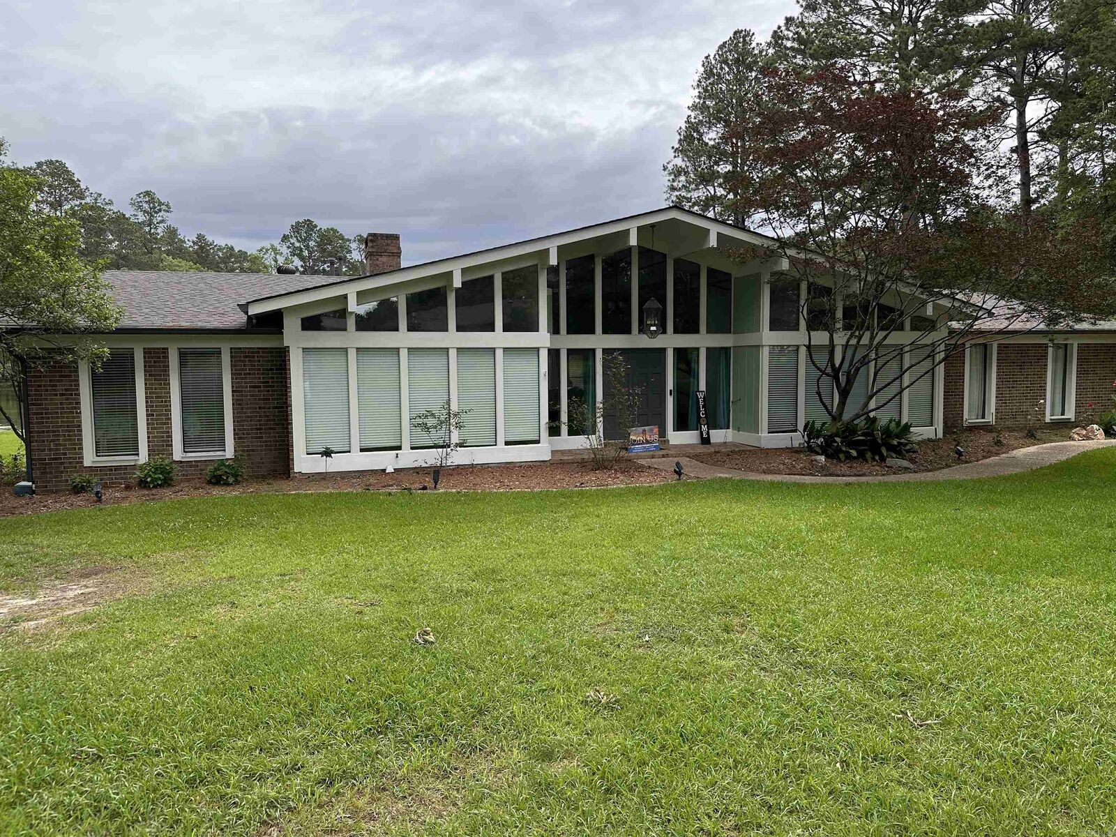 Property Photo: 1624 S Lakewood Street AR 71753