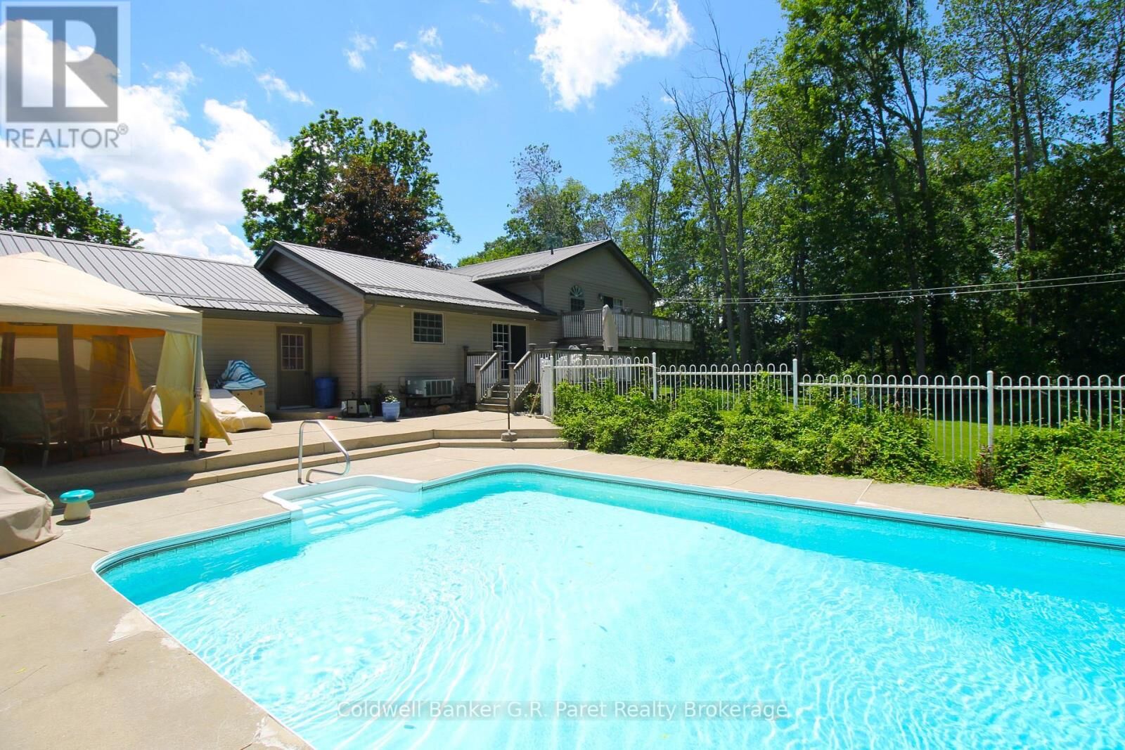 Property Photo:  28 Wellington Street West  ON N0J 1R0 