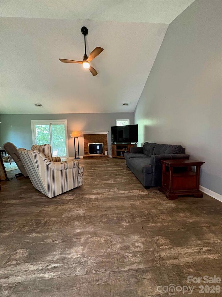 Property Photo: 8410 Gidleigh Court NC 28216