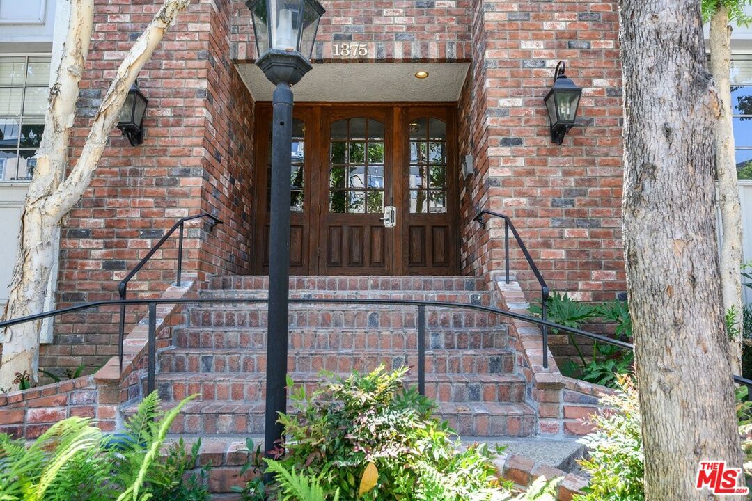 Property Photo:  1375 Kelton Ave  CA 90024 