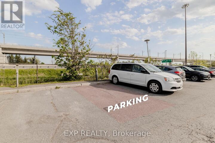 Property Photo:  2044 Arrowsmith Drive 404 B  ON K1J 7V8 