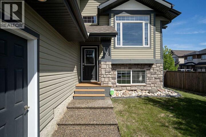 Property Photo:  140 Heibert Bay  AB T9K 2X2 