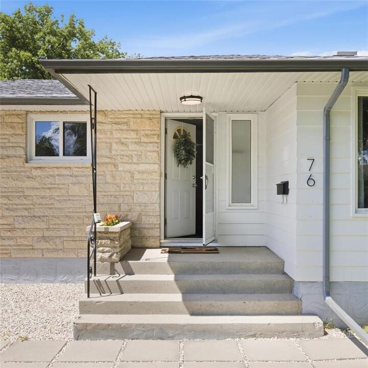 Property Photo: 76 Wordsworth Way MB R3K 0J5