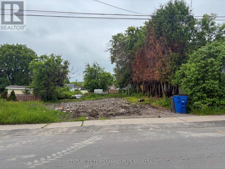 450 Cecil Street — photo 1