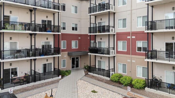 Property Photo:  60 Philip Lee Drive  MB R3W 0R2 