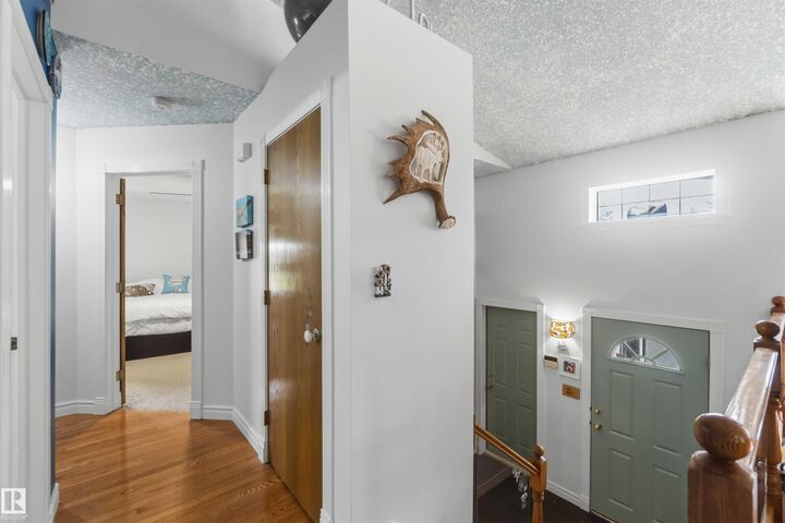 Property Photo:  52552 Rge Road 224 205  AB T8A 4R7 