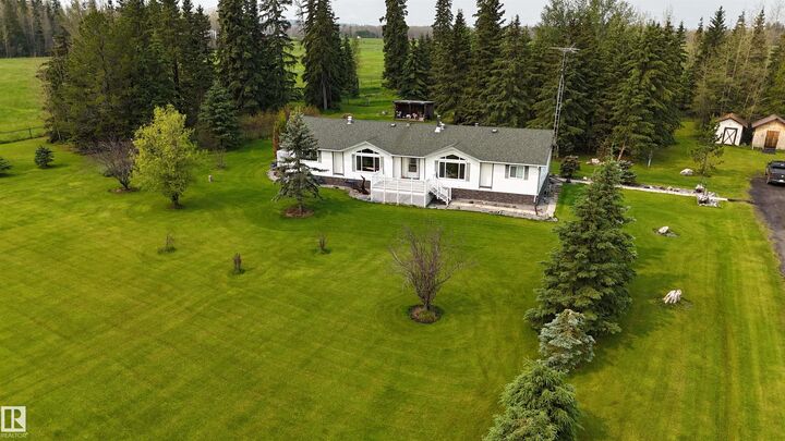 Property Photo:  461038 RR 71  AB T0C 0A0 