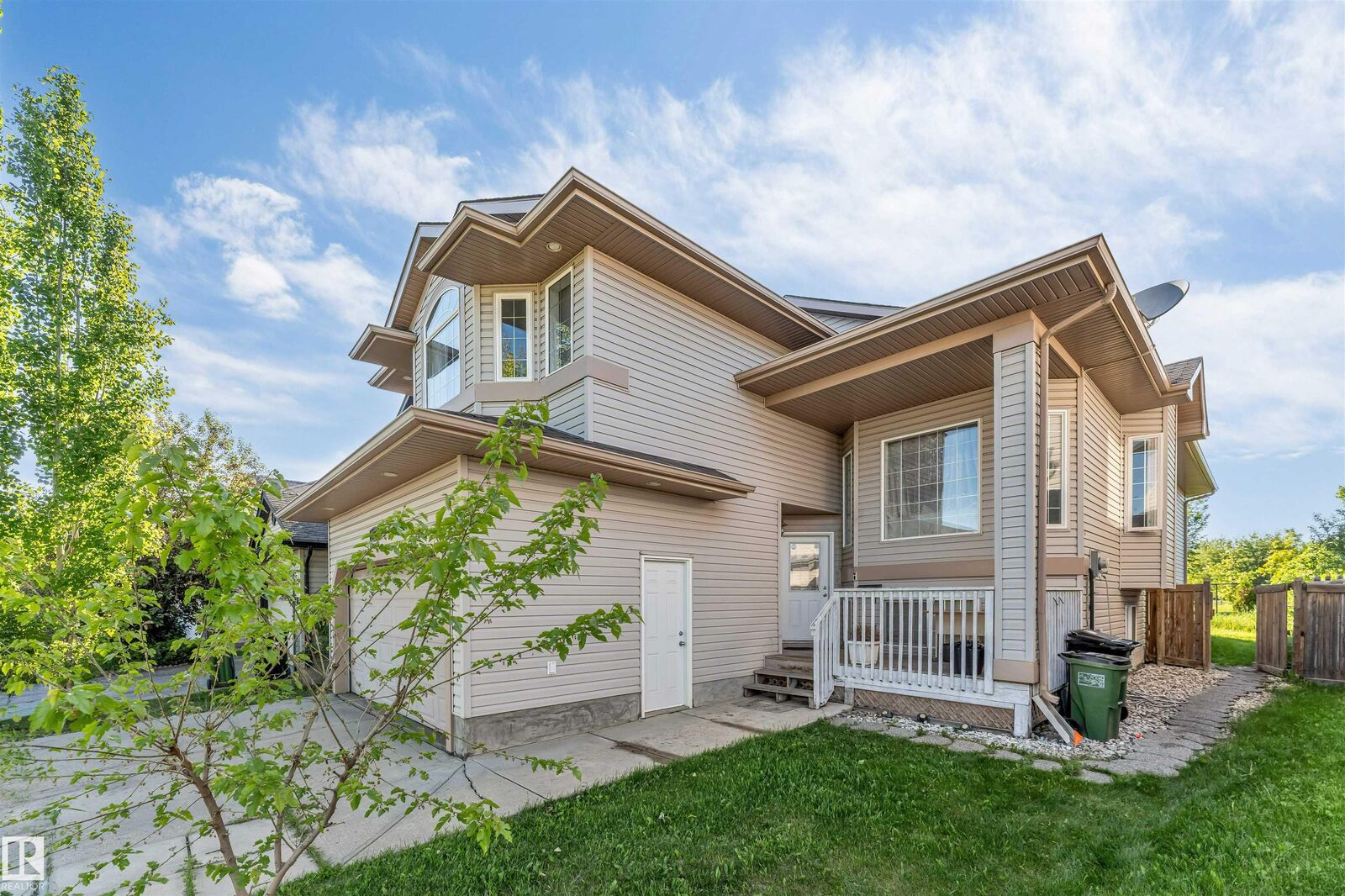 Property Photo:  7920 7 Avenue SW  AB T6X 1N3 