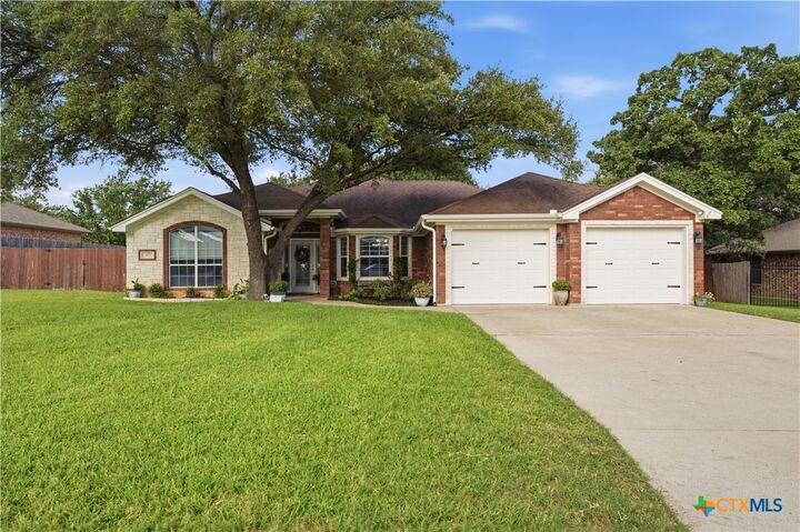 Property Photo:  302 Wrought Iron Drive  TX 76548 