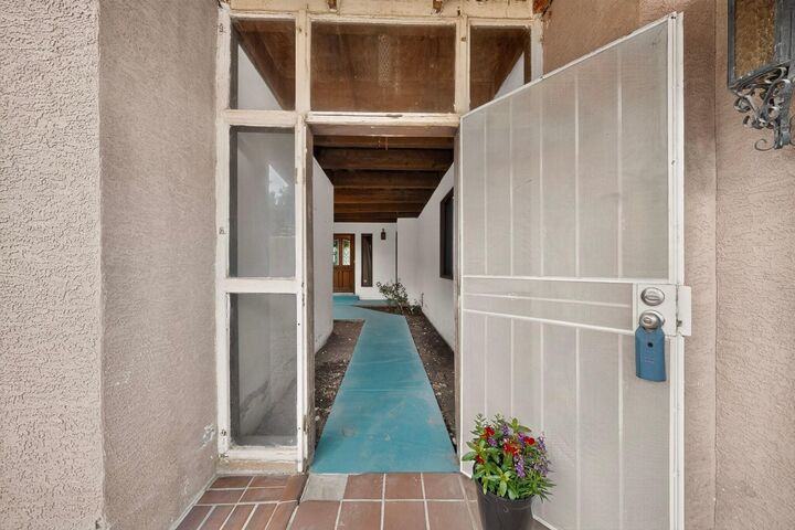 Property Photo:  3300 La Mancha Drive NW  NM 87104 