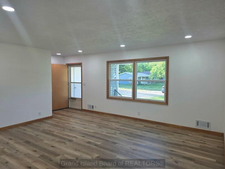 Property Photo: 407 Lake St NE 68801