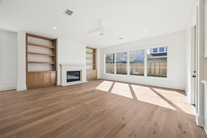 Property Photo:  955 W 42nd Street  TX 77018 