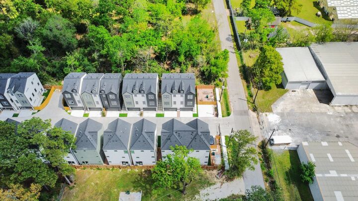 Property Photo:  5306 Kindred Garden Lane  TX 77091 