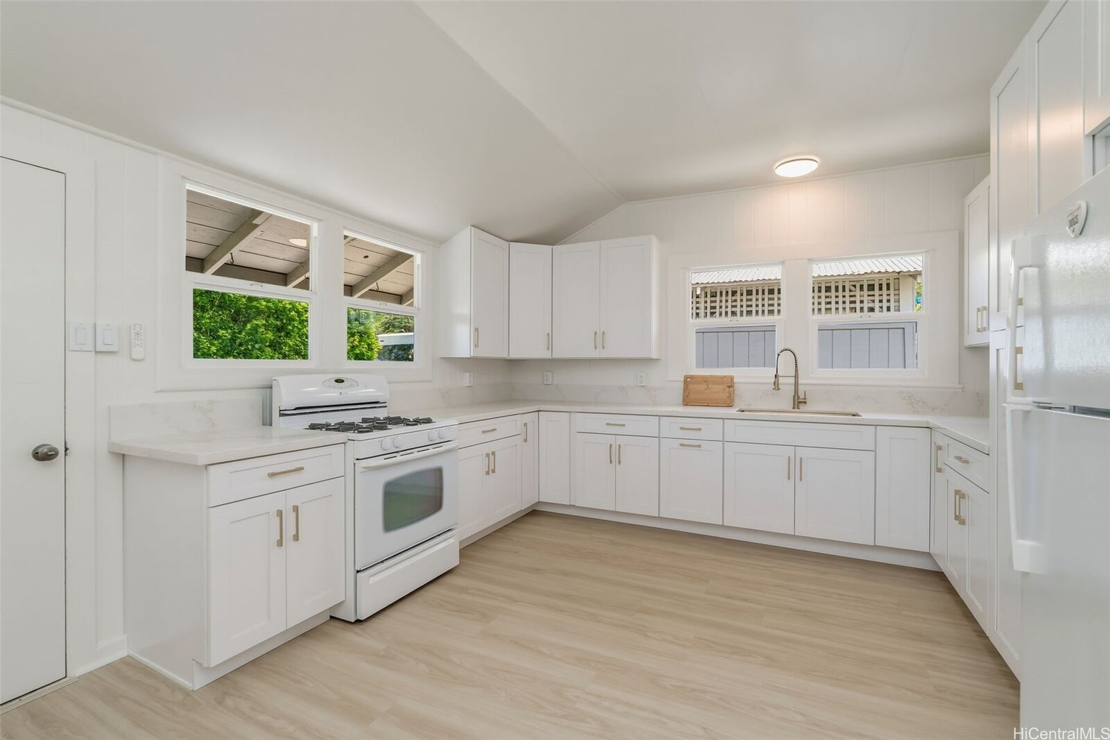 Property Photo:  2567 Liliha Street  HI 96817 