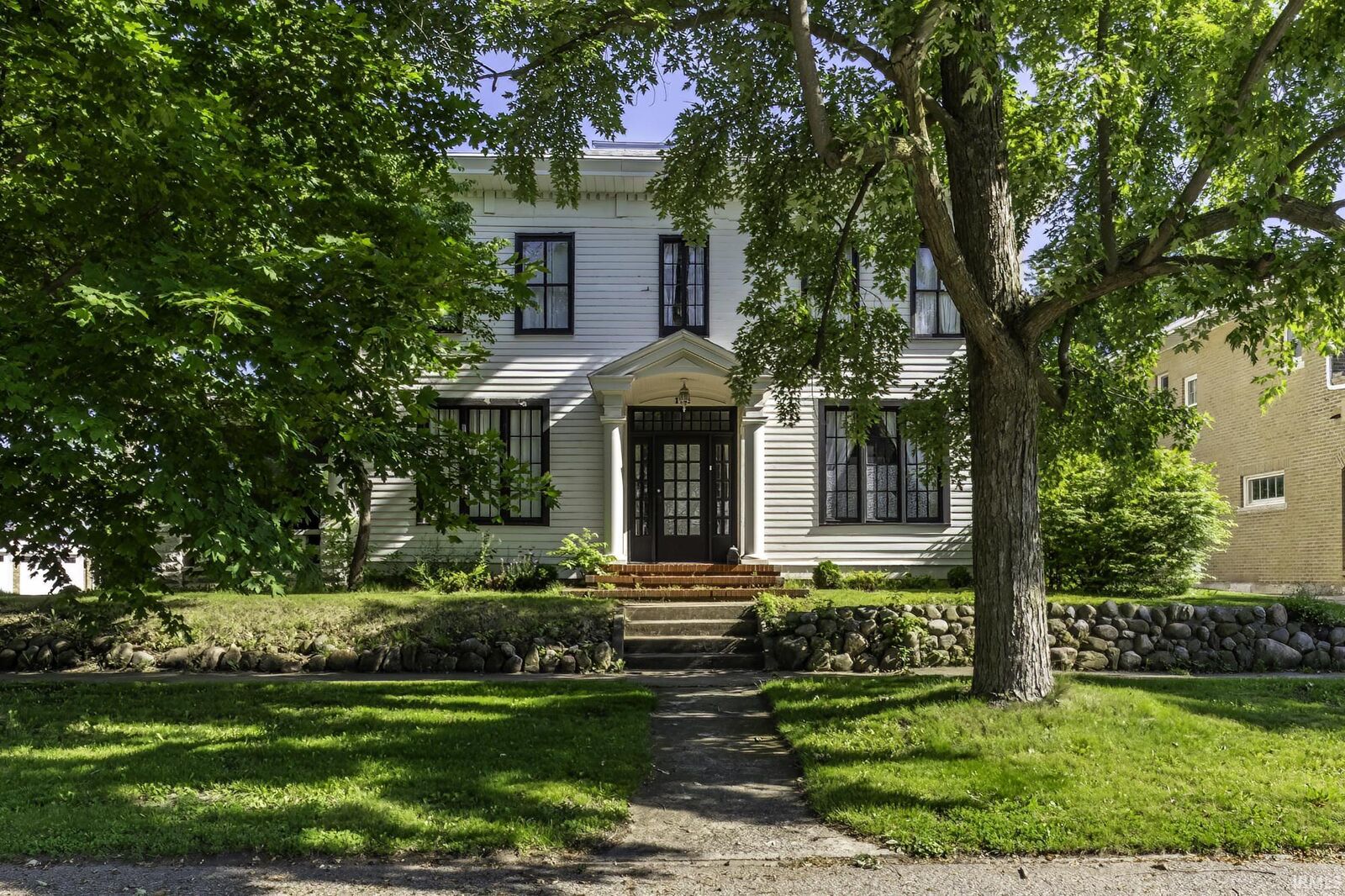 Property Photo:  112 E Main Street  IN 46992-3121 