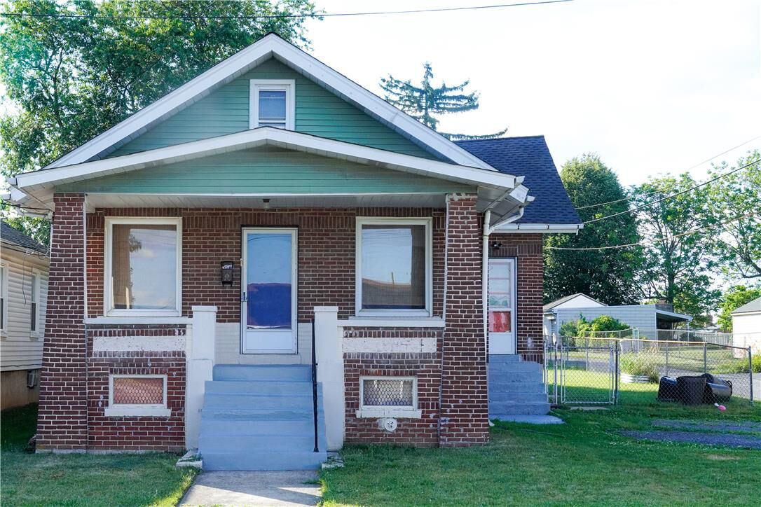Property Photo:  870 Chestnut Street  PA 18037 