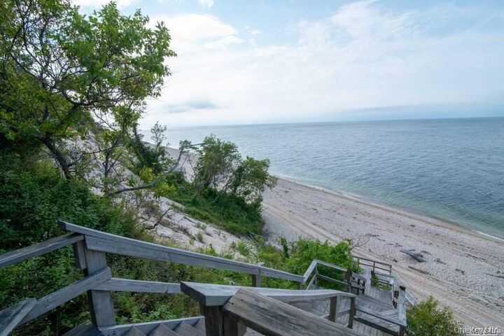 Property Photo: 4 Pheasant Court NY 11901