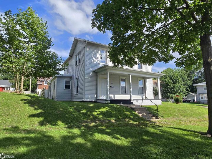 Property Photo:  902 N 8th Street  IA 52601 