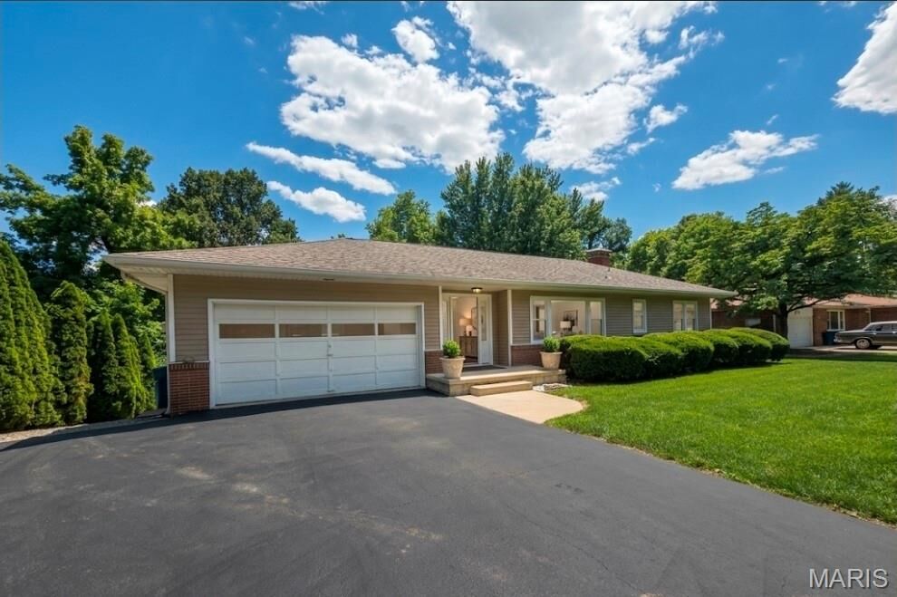 Property Photo: 269 Westwood Place IL 62024