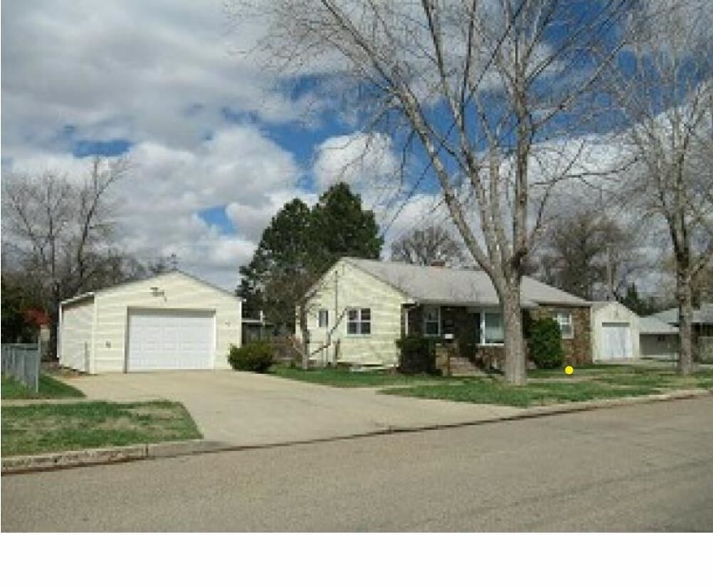 Property Photo:  309 10th St SE  ND 58701 