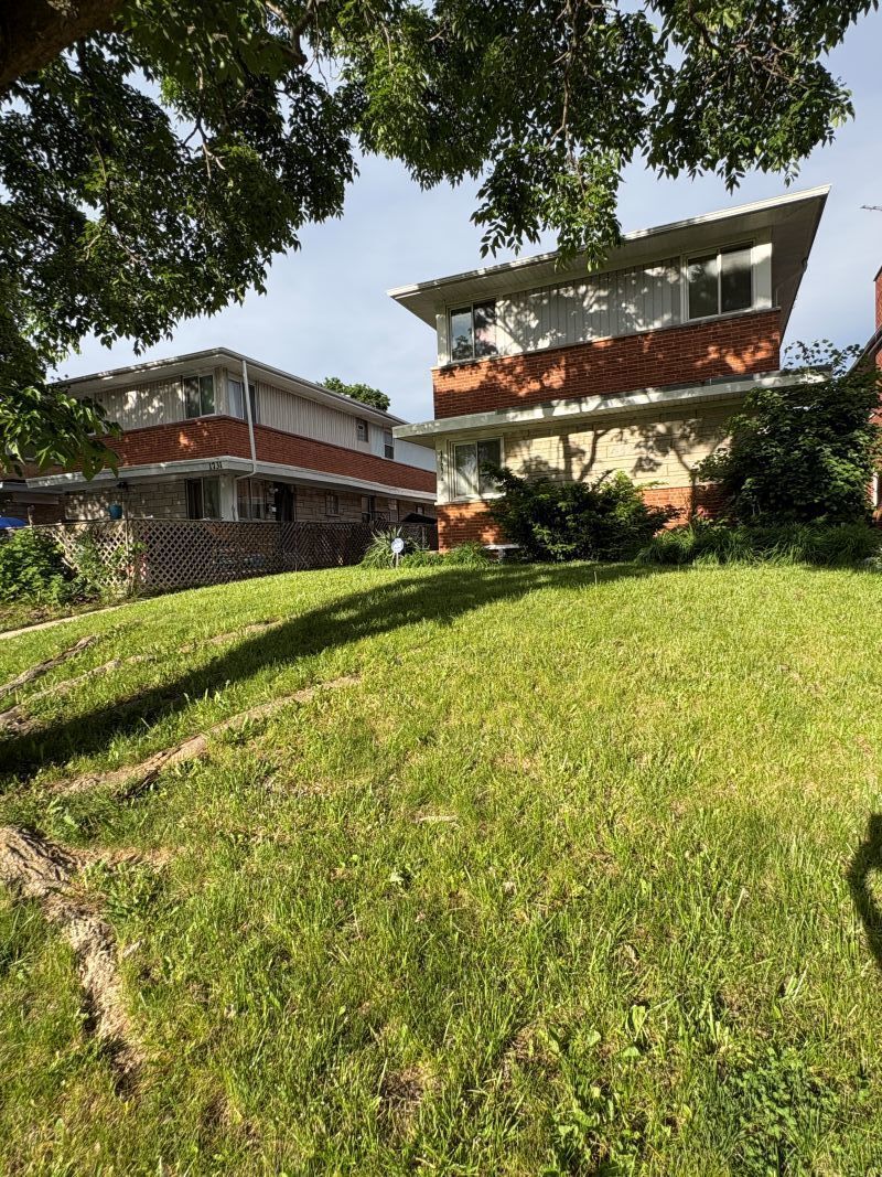 Property Photo: 1727 McDaniel Avenue A IL 60201