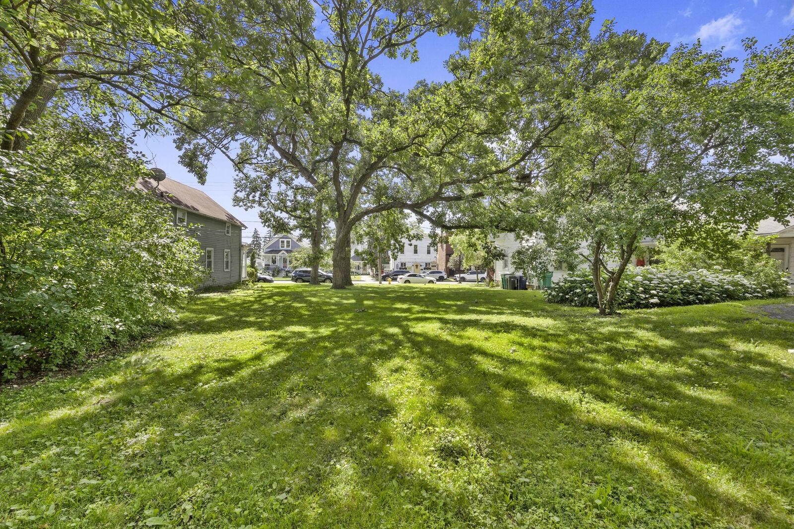 Property Photo: 14323 S Beacon Avenue IL 60462