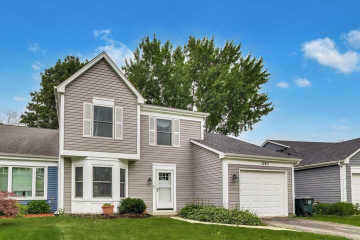 Property Photo:  1240 Huntington Drive  IL 60060 