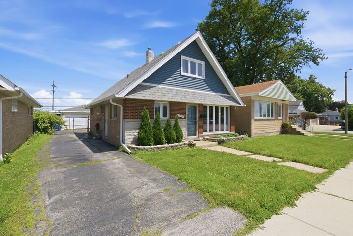 Property Photo: 8404 45th Street IL 60534