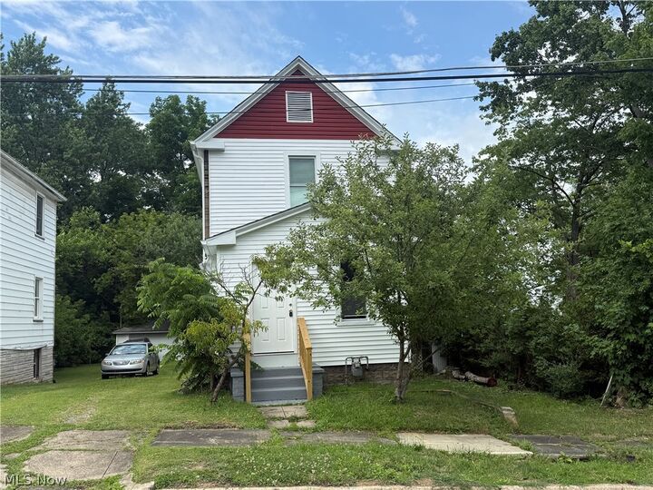Property Photo: 1504 Manhattan Avenue OH 44509