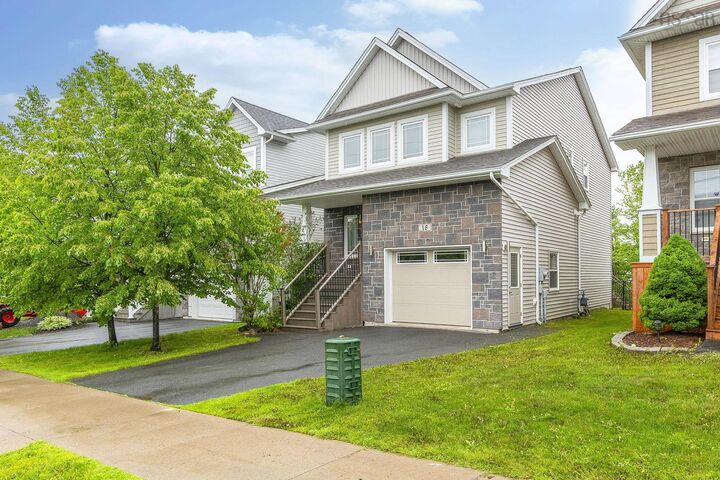 18 Larkview Terrace — photo 1