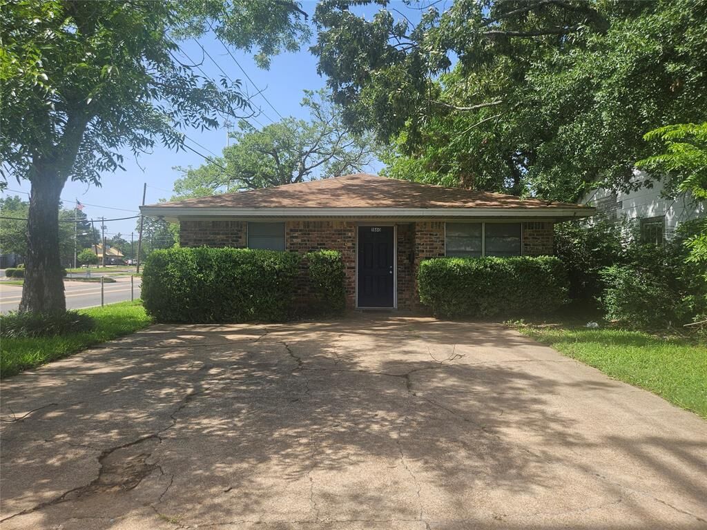Property Photo: 1860 W Kaufman Street TX 75460
