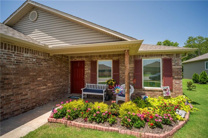 Property Photo: 109 W Gillian Avenue AR 72758