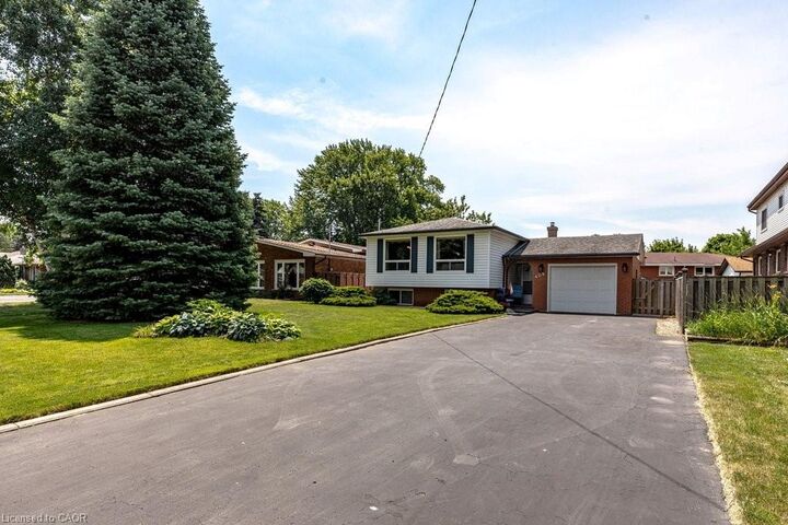 Photo de la propriété: 409 Mohawk Road W ON L9C 1W5
