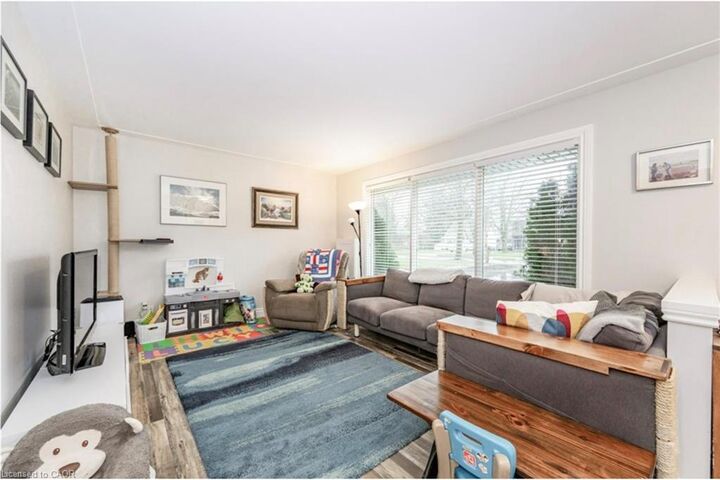 Property Photo:  20 Rutherford Crescent 1  ON N2A 1P7 