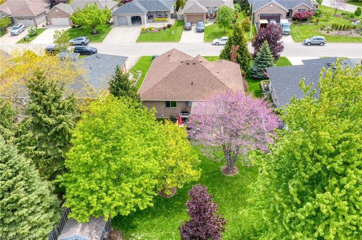 Property Photo: 7 Spruce Grove Court ON N0A 1N6