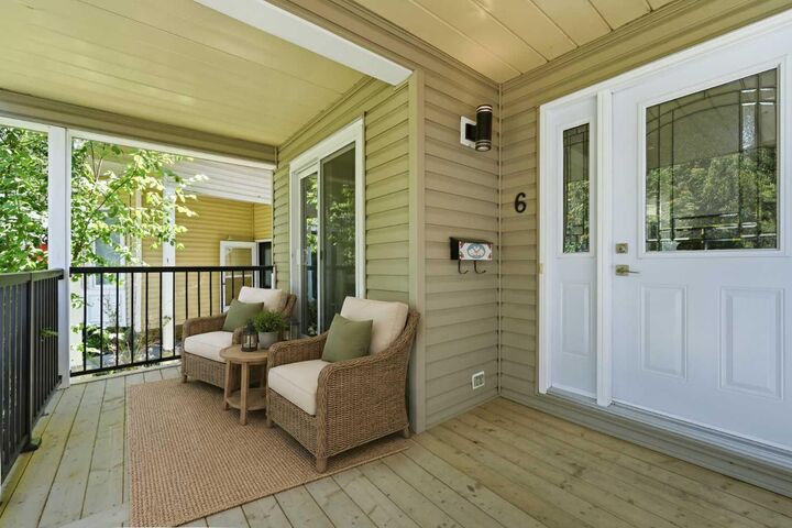 Property Photo:  6 McKernan Place SE  AB T2Z 1T1 