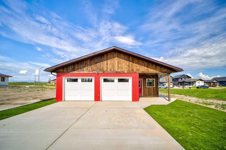 Property Photo: 1007 Livingston Way AB T0K 1W0