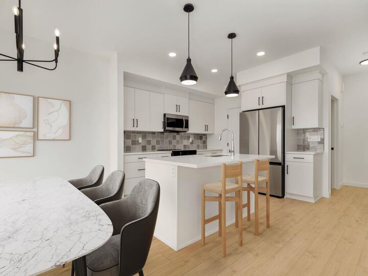 554 Malahat Green W — photo 1