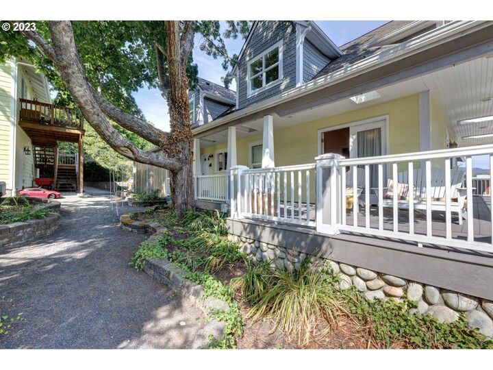 Property Photo:  12810 A St  OR 97131 