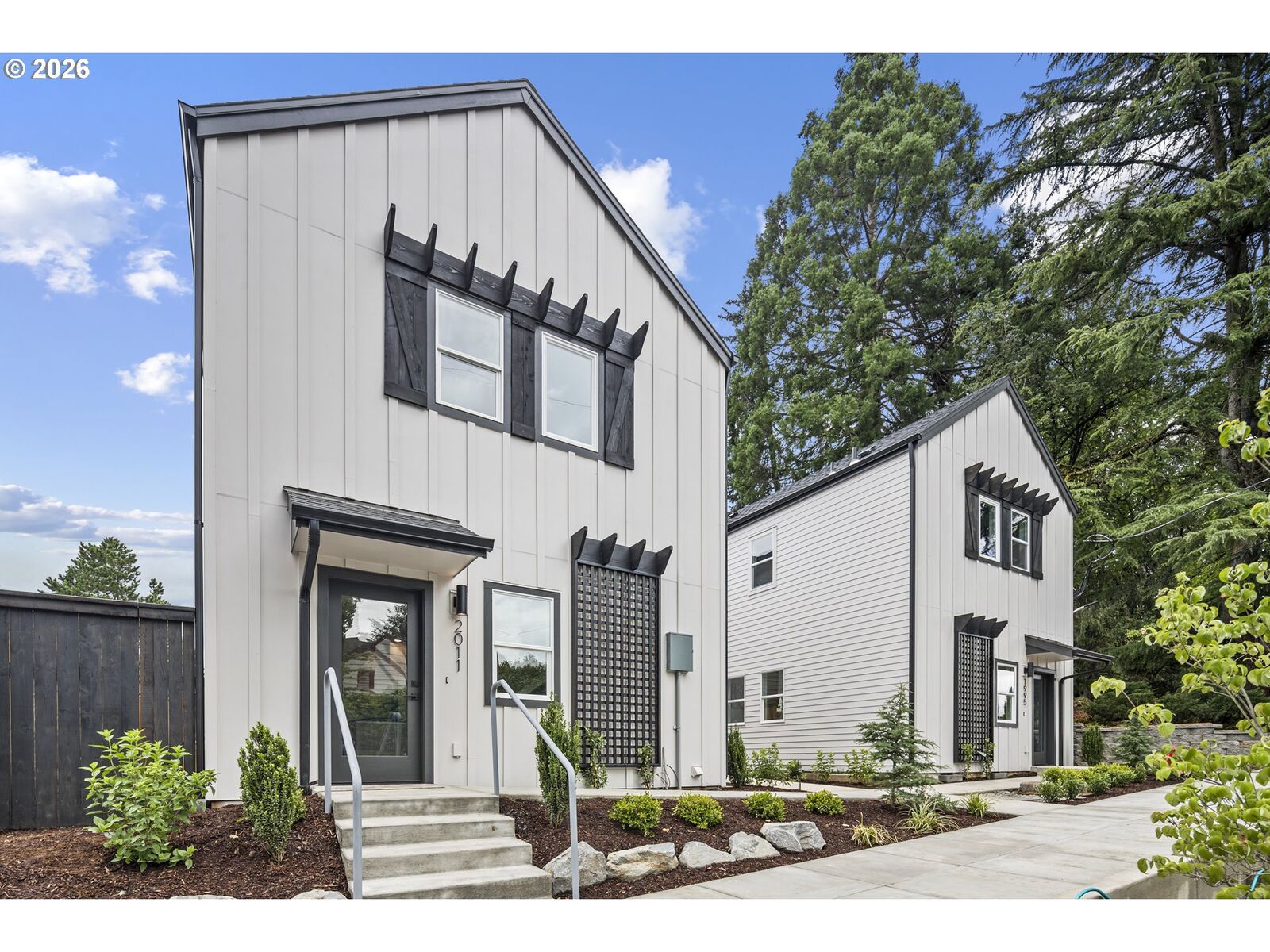 Property Photo:  2007 SW Moss St  OR 97219 