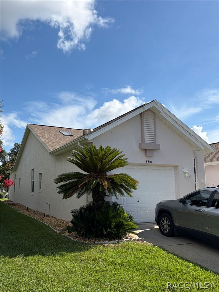 Property Photo:  6821 E Queensbury Lane  FL 34452 