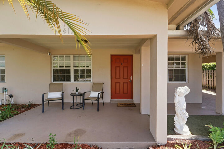 Property Photo:  1412 NE 14th Place  FL 33304 