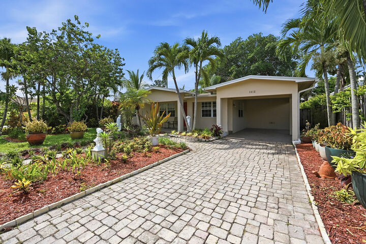 Property Photo: 1412 NE 14th Place FL 33304