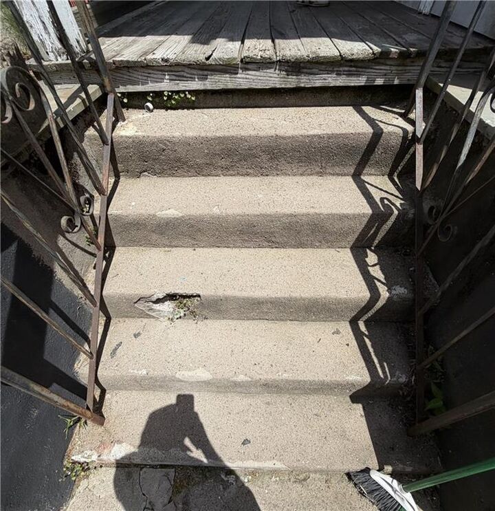 Property Photo:  2 Prescott Place  RI 02840 