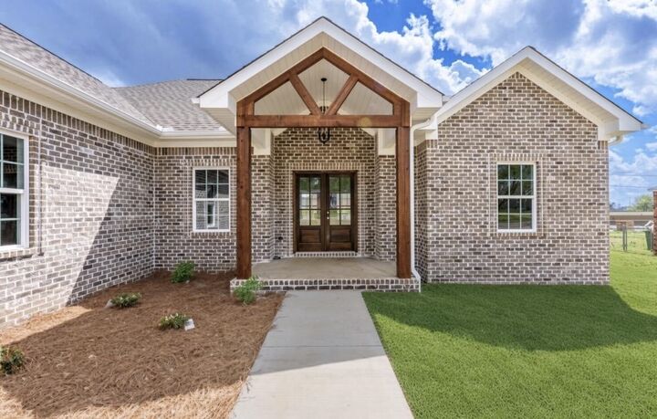 Property Photo:  806 Grand Ave  AL 35661 